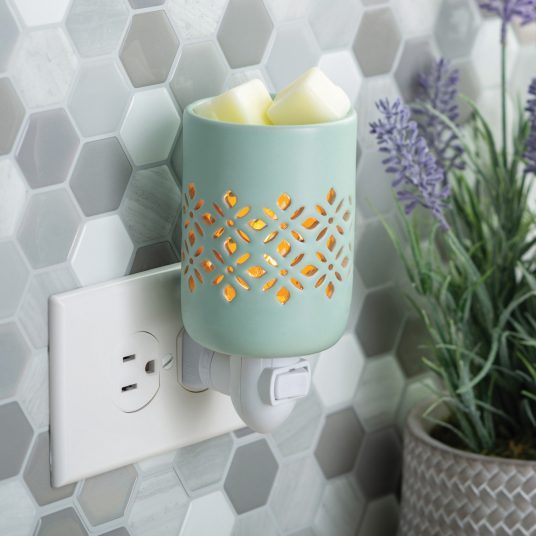 SOFT MINT PLUGGABLE FRAGRANCE WARMER