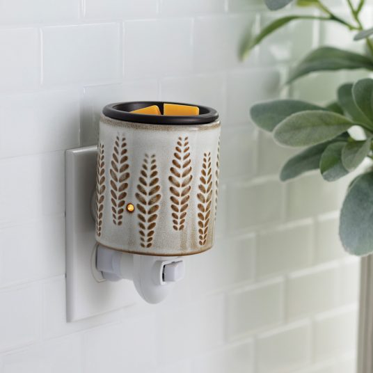 WHEAT AND IVORY PLUGGABLE FRAGRANCE WARMER